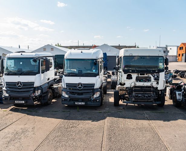 Trucks for dismantling